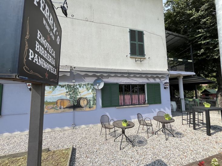 Perry's Wine Pub